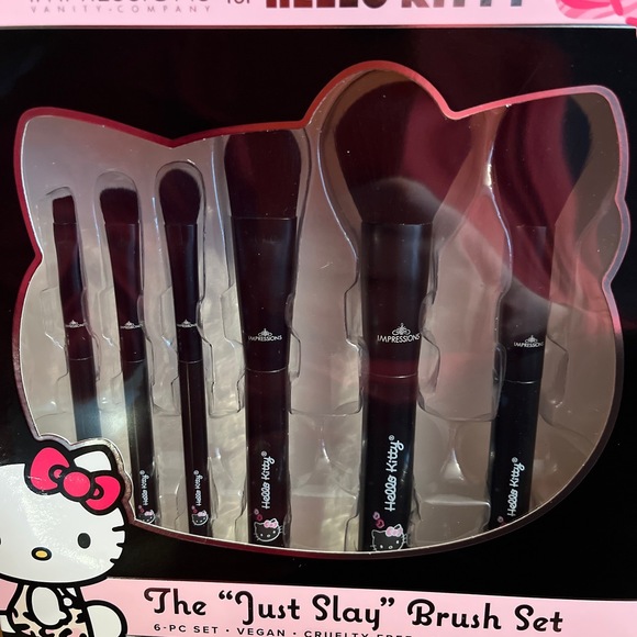 NWT Impressions Vanity Hello Kitty Vegan Cruelty-Free Makeup Brush Set - Picture 3 of 5